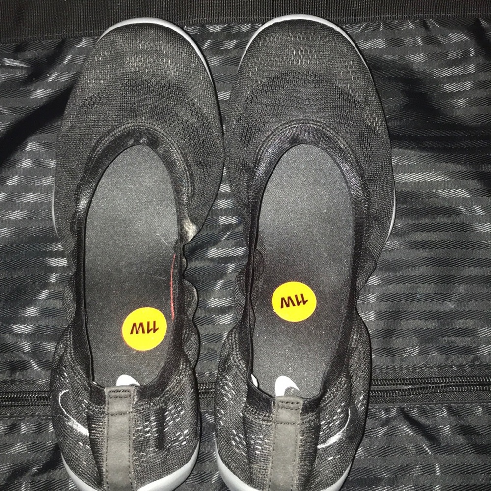 Nike flats flod in to ur purse shoes